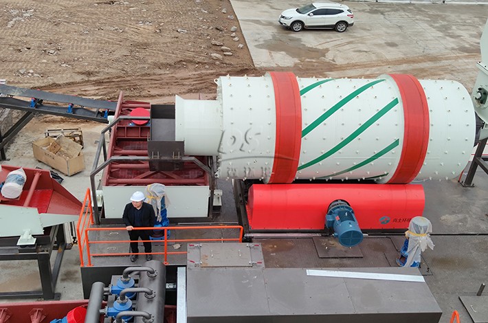 撬裝式土壤淋洗設(shè)備運(yùn)行現(xiàn)場(chǎng) 撬裝式土壤淋洗設(shè)備運(yùn)行現(xiàn)場(chǎng)