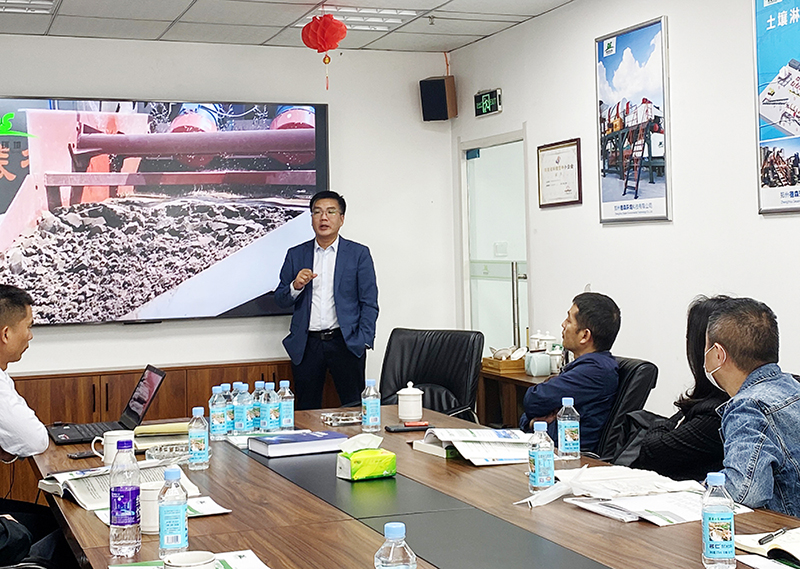 華中科技大學、中南大學一行蒞臨德森生產(chǎn)基地會談