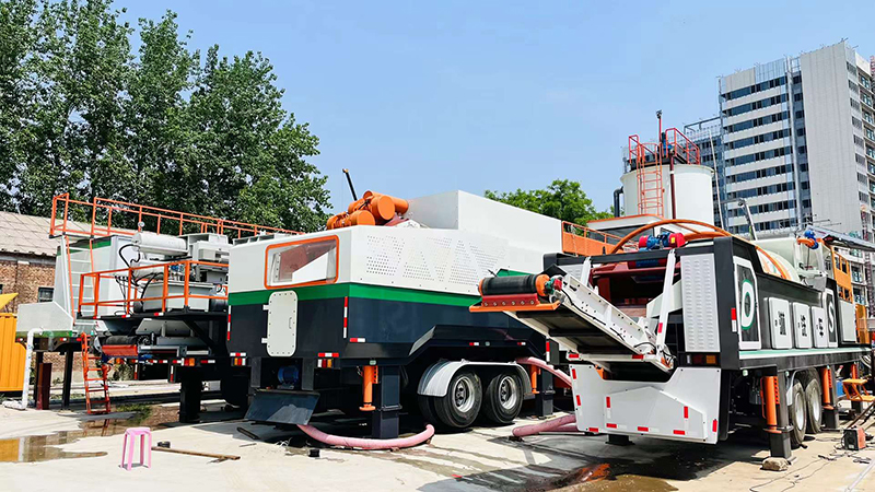 國(guó)內(nèi)首臺(tái)套移動(dòng)式土壤淋洗修復(fù)裝備.jpg 【國(guó)內(nèi)首套】移動(dòng)淋洗修復(fù)裝備投入運(yùn)行